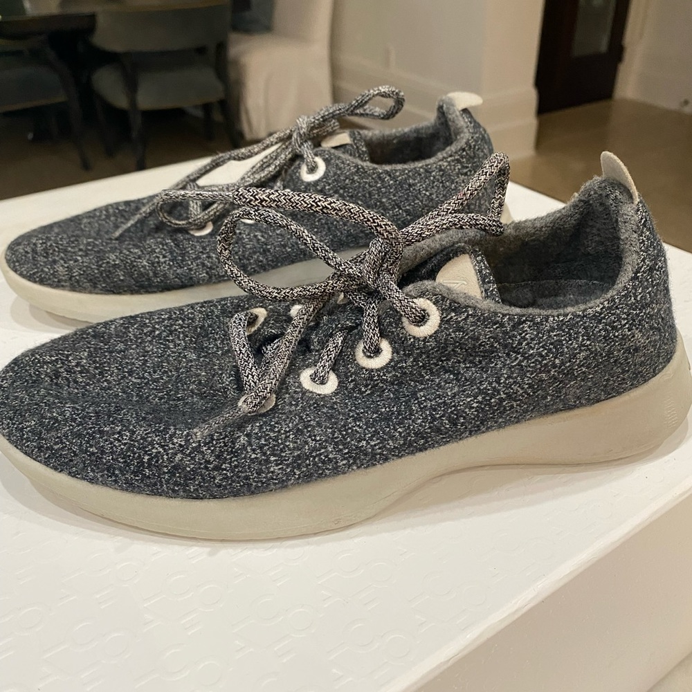 ALLBIRDS Wool Runner grey SZ W 8 M 6. Very good condition No odors tears stains.